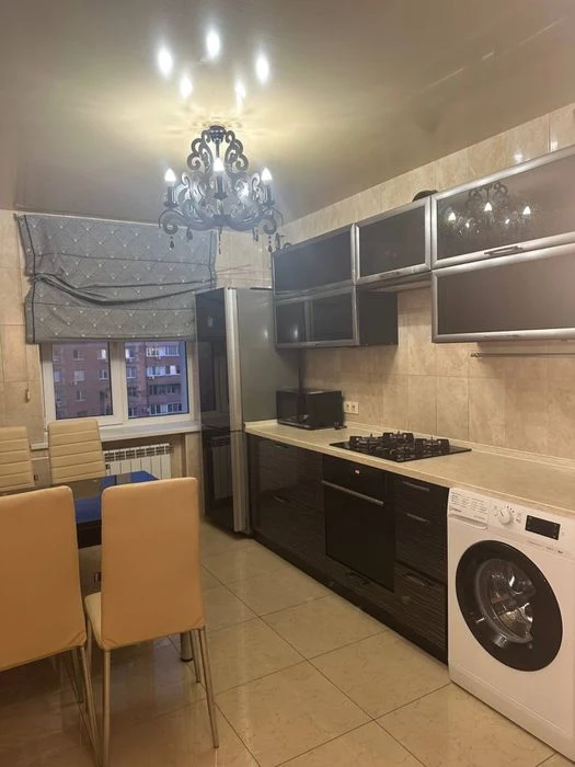 Продам квартиру пр. Поля низ Центральный район  Леси Украинк
