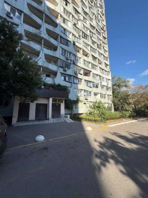 Продам велику 2-к квартиру Ж/М Перемога-6