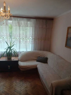 Здам 2 кімнатну квартиру метро пішкі. Газ, перший поверх