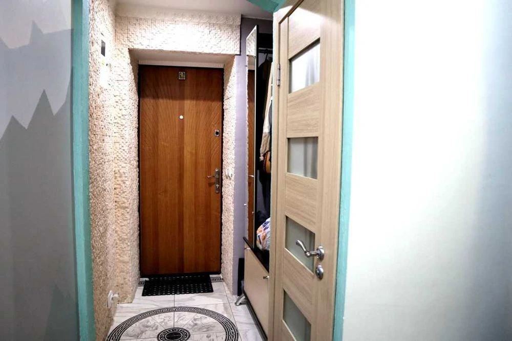 продам трехкомнатную квартиру ул. Мира