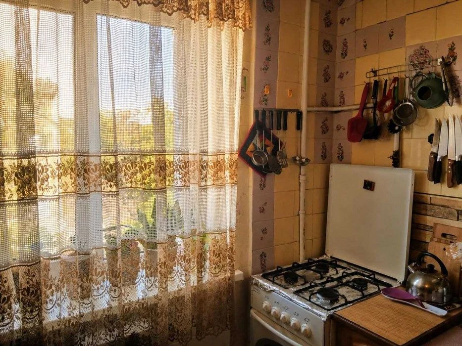 Продається 1к квартира на пр. Леоніда Каденюка, 15, біля мет