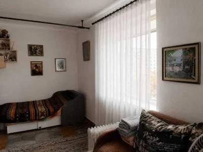 Продається 1к квартира на пр. Леоніда Каденюка, 15, біля мет
