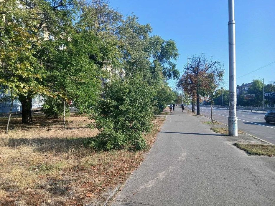Продається 1к квартира на пр. Леоніда Каденюка, 15, біля мет