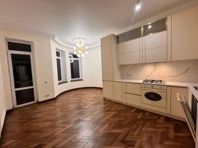 Продається ексклюзивний будинок в Центрі
