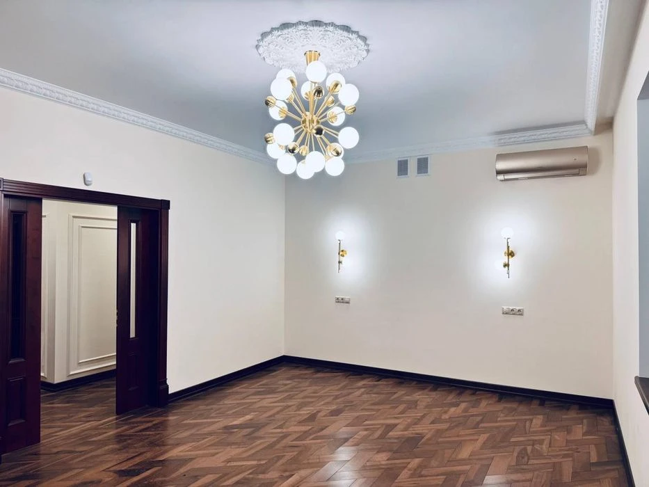 Продається ексклюзивний будинок в Центрі