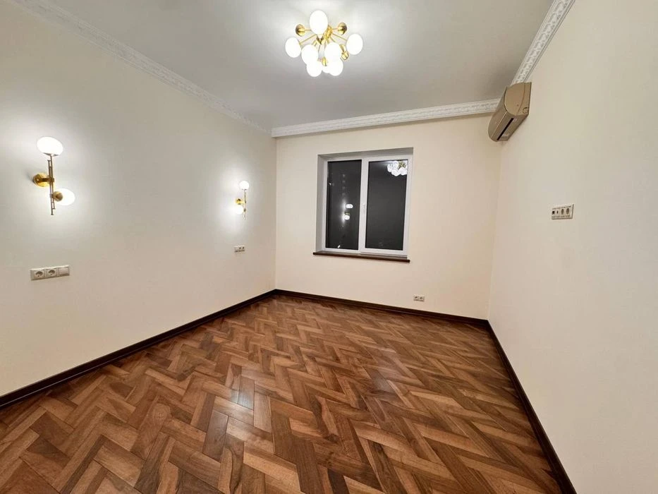 Продається ексклюзивний будинок в Центрі