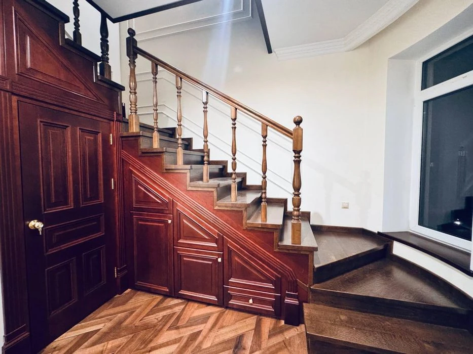 Продається ексклюзивний будинок в Центрі
