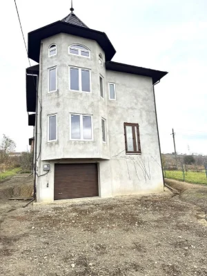 Продам великий будинок під чистову обробку. Чернівці, район