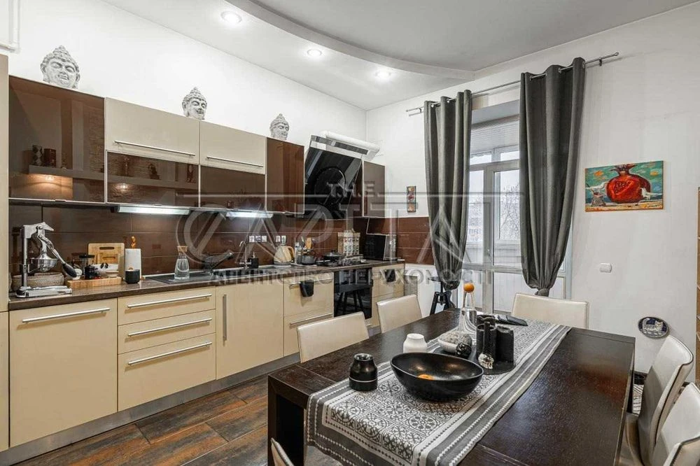 Продаж / Квартира / Подільський район / вул. Ярославська, 30