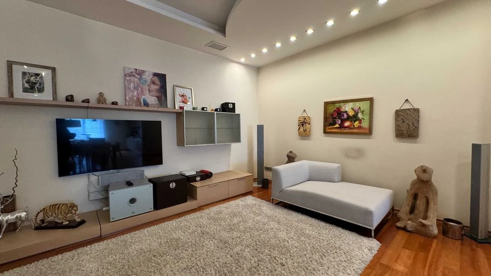 Продам квартиру премиум класса, с ремонтом, в центре.