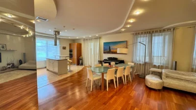 Продам квартиру премиум класса, с ремонтом, в центре.