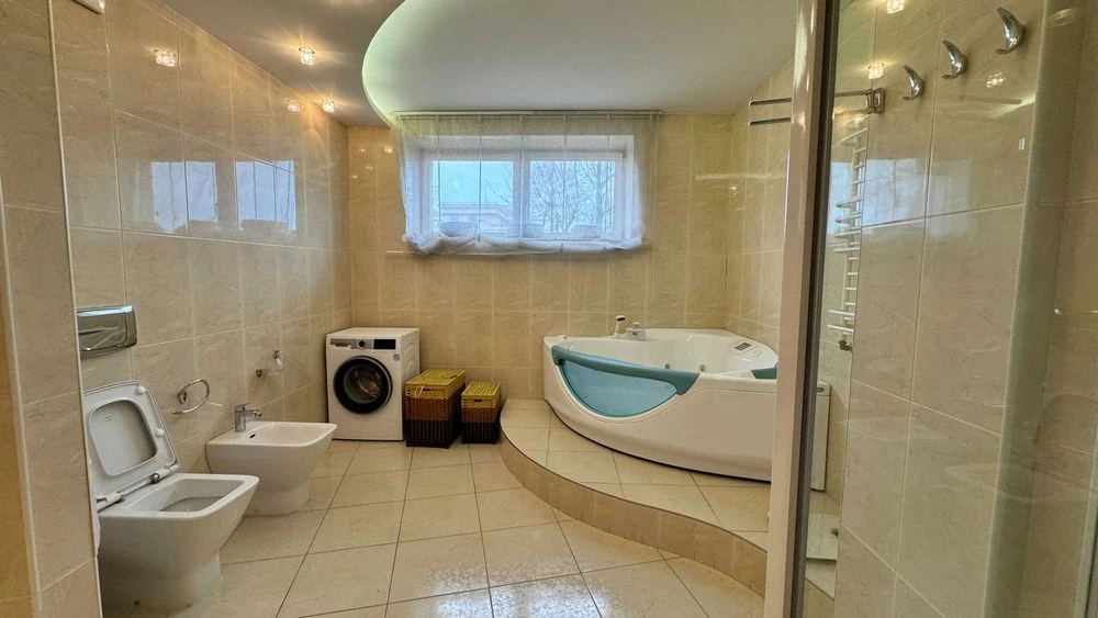 Продам квартиру премиум класса, с ремонтом, в центре.