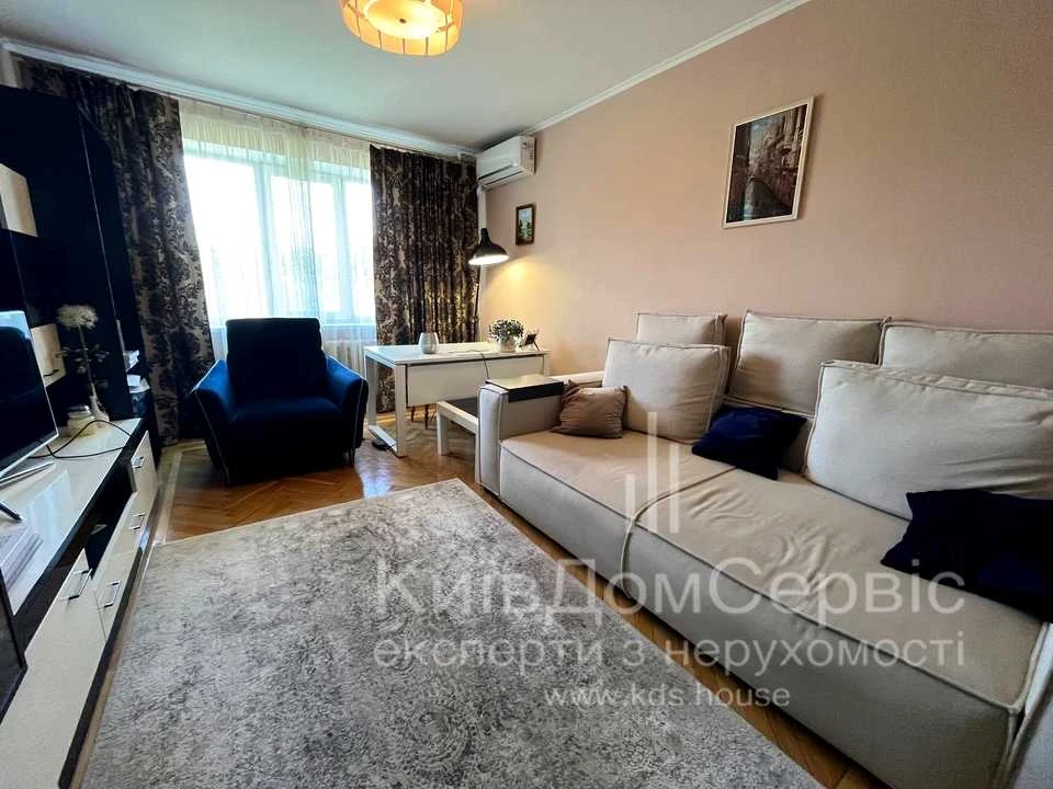 Квартира. Київ, Деміївська вул.