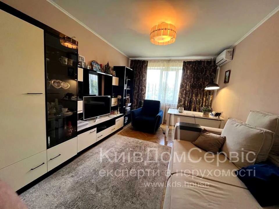 Квартира. Київ, Деміївська вул.