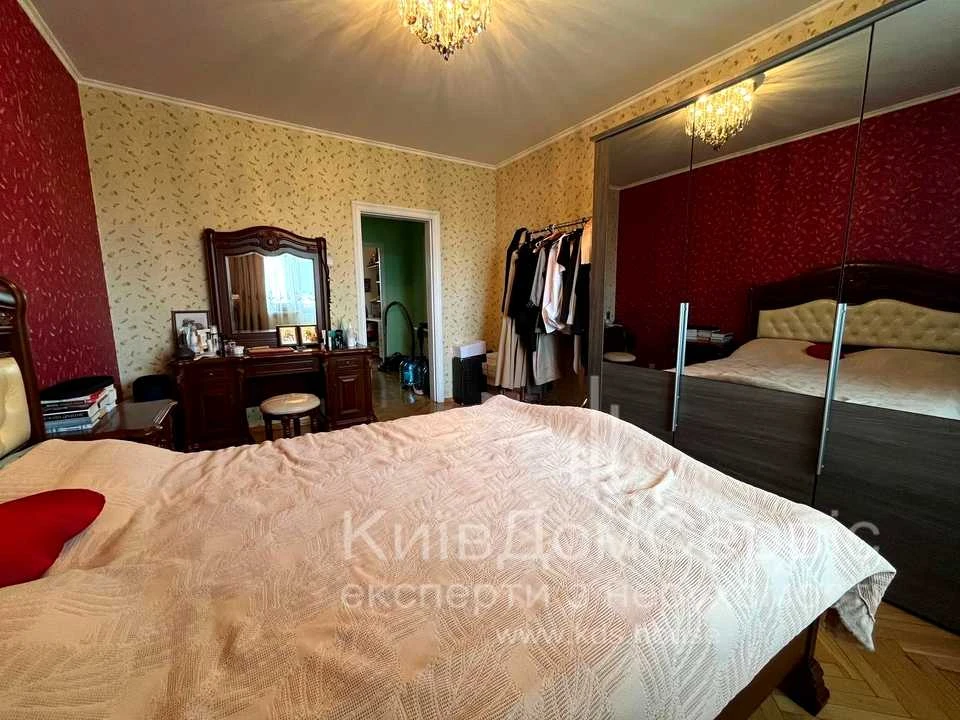 Квартира. Київ, Деміївська вул.