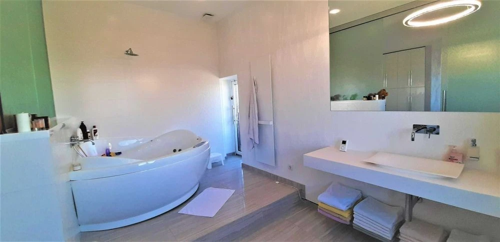 Оренда 2-кімнатної квартири, 197 м² - бульвар Лесі Українки,