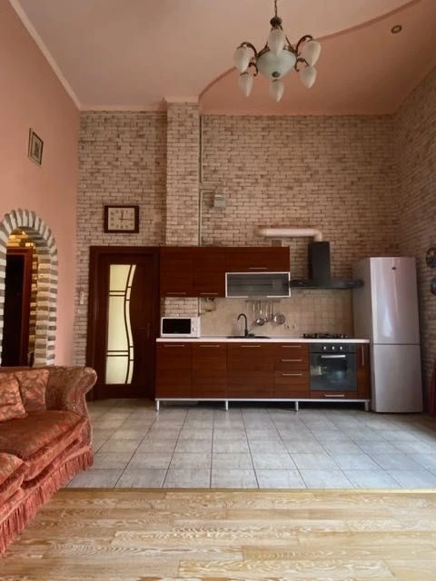3-комнатная квартира 90 м² в центре Киева, царский дом