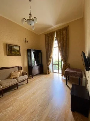 3-комнатная квартира 90 м² в центре Киева, царский дом
