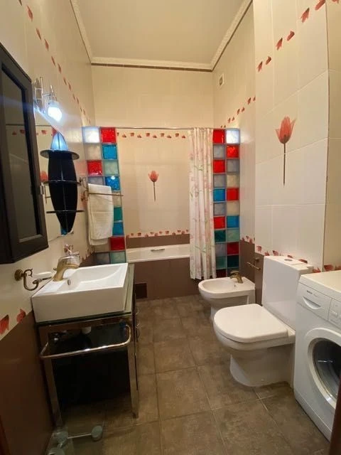 3-комнатная квартира 90 м² в центре Киева, царский дом