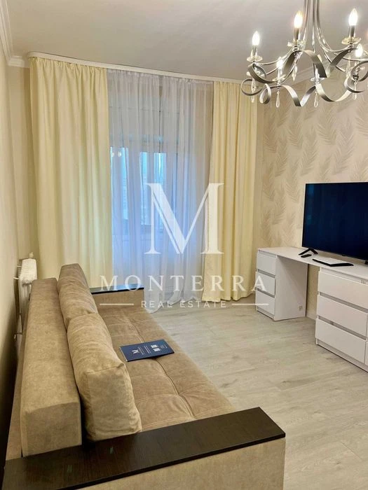 Продаж 2 кімнатної квартири з новим  ремонтом, сталінка, Сол