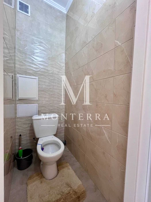 Продаж 2 кімнатної квартири з новим  ремонтом, сталінка, Сол
