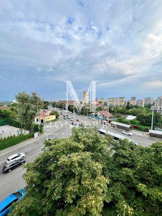 Продаж 2 кімнатної квартири з новим  ремонтом, сталінка, Сол