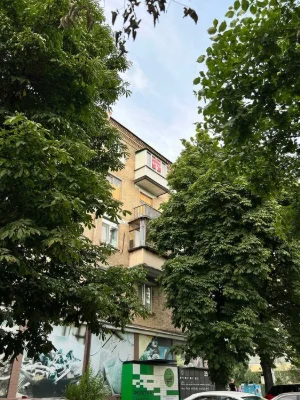Продаж 2 кімнатної квартири з новим  ремонтом, сталінка, Сол