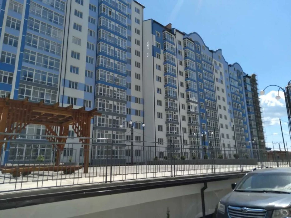 ЗДАНА 2-кімнатна квартира в Центрі Міста!