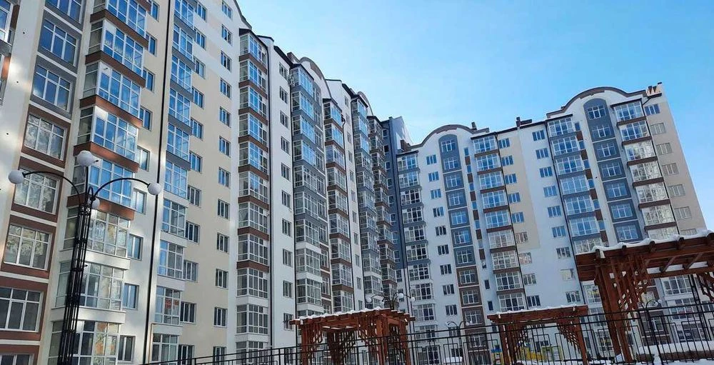 ЗДАНА 2-кімнатна квартира в Центрі Міста!