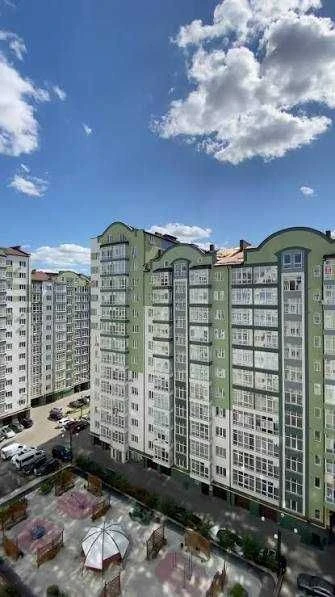Велика 1-кімнатна квартира в Центрі Міста!