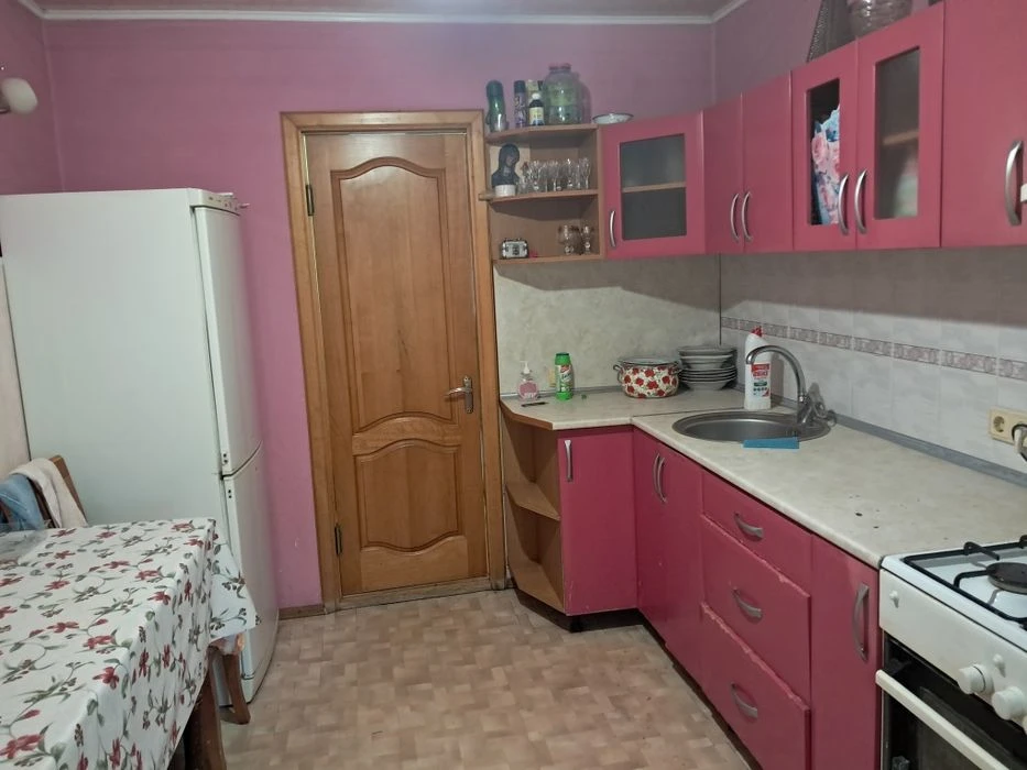 Продам "Чилійку" 3 кімнатну  квартиру в комунарському районі