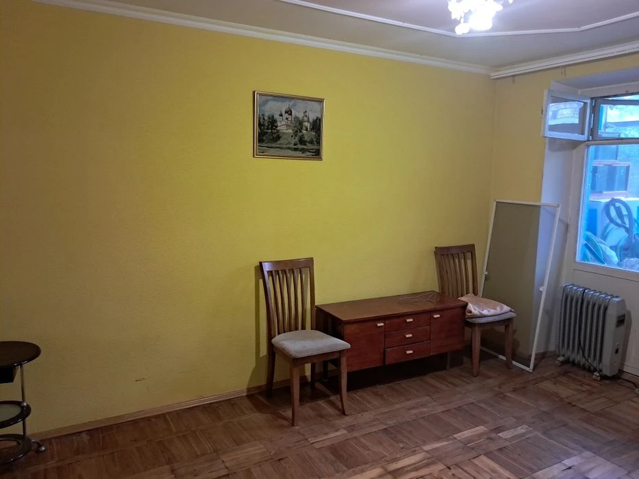 Продам "Чилійку" 3 кімнатну  квартиру в комунарському районі