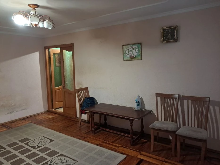 Продам "Чилійку" 3 кімнатну  квартиру в комунарському районі