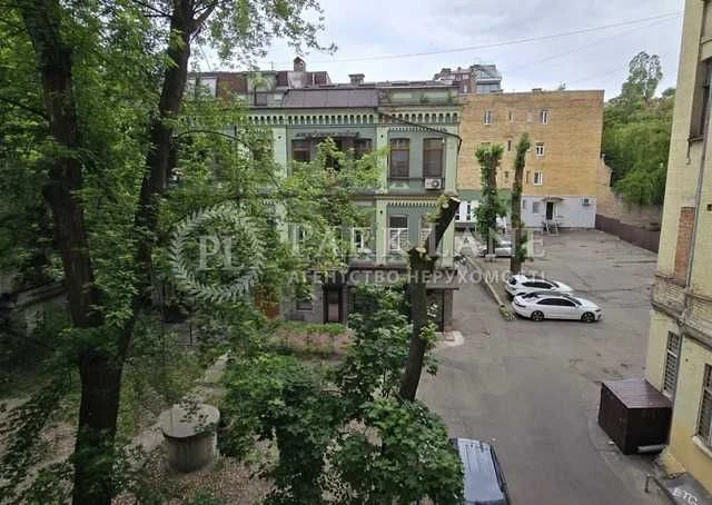 ЦЕНТР Киева Продам 4к квартиру ремонт Большая Васильковская