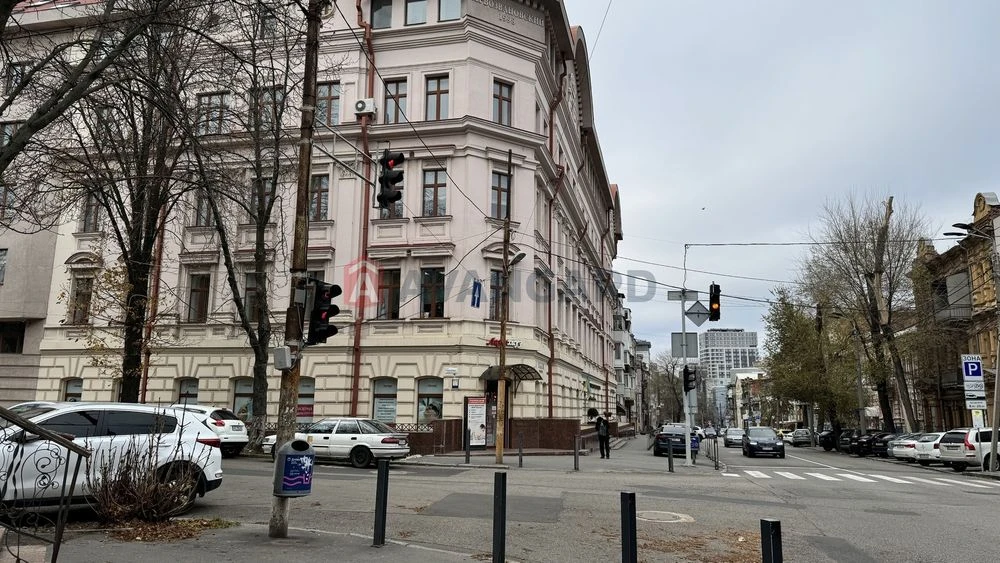 Продам классную 3-ком кв с ремонтом в центре, в бизнес новос