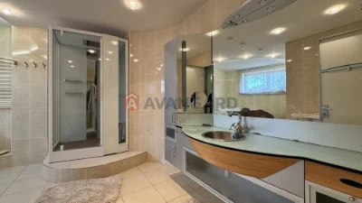 Продам классную 3-ком кв с ремонтом в центре, в бизнес новос