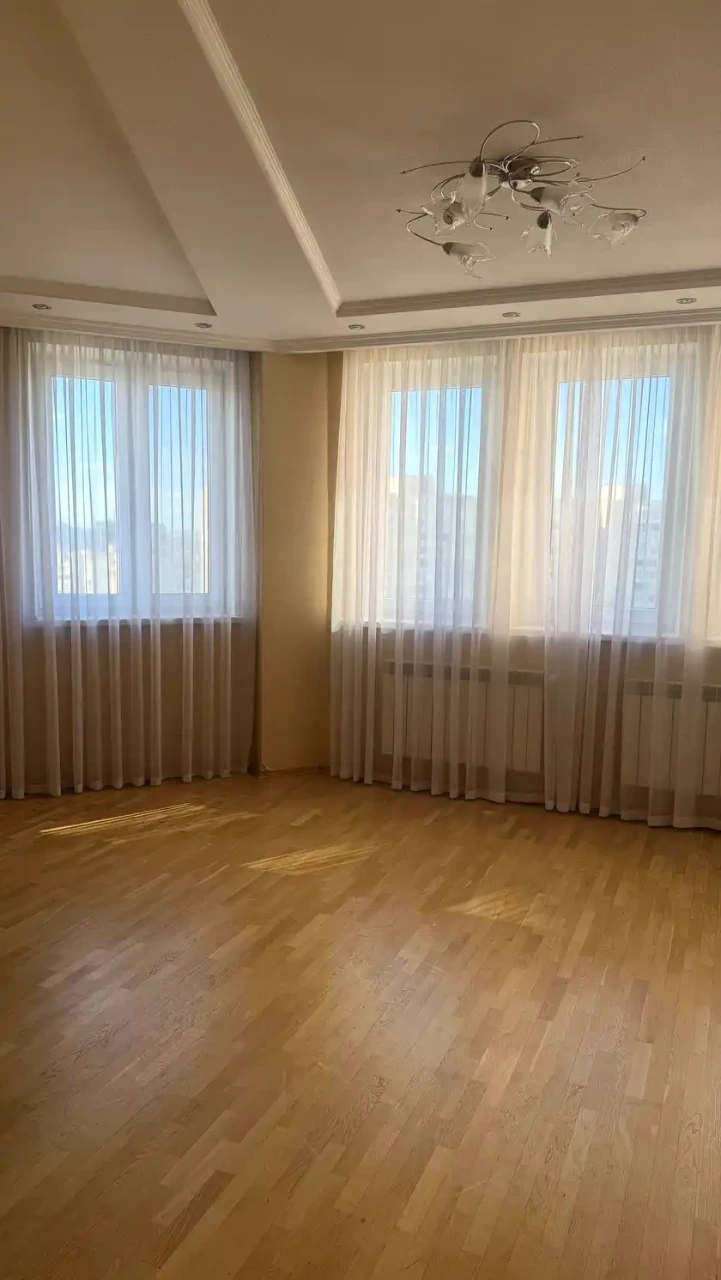 Продаж квартири 3-кімн. 92 м² 11/16 пов.