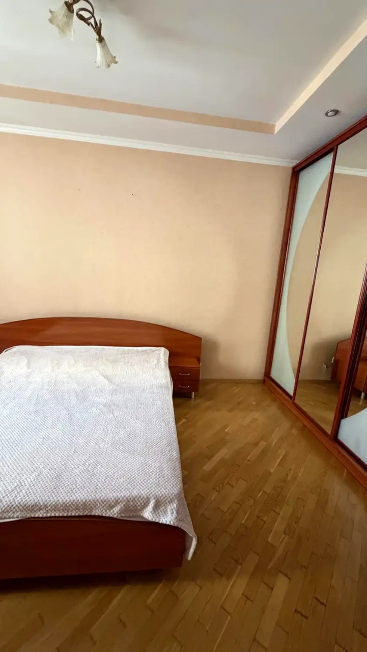 Продаж квартири 3-кімн. 92 м² 11/16 пов.
