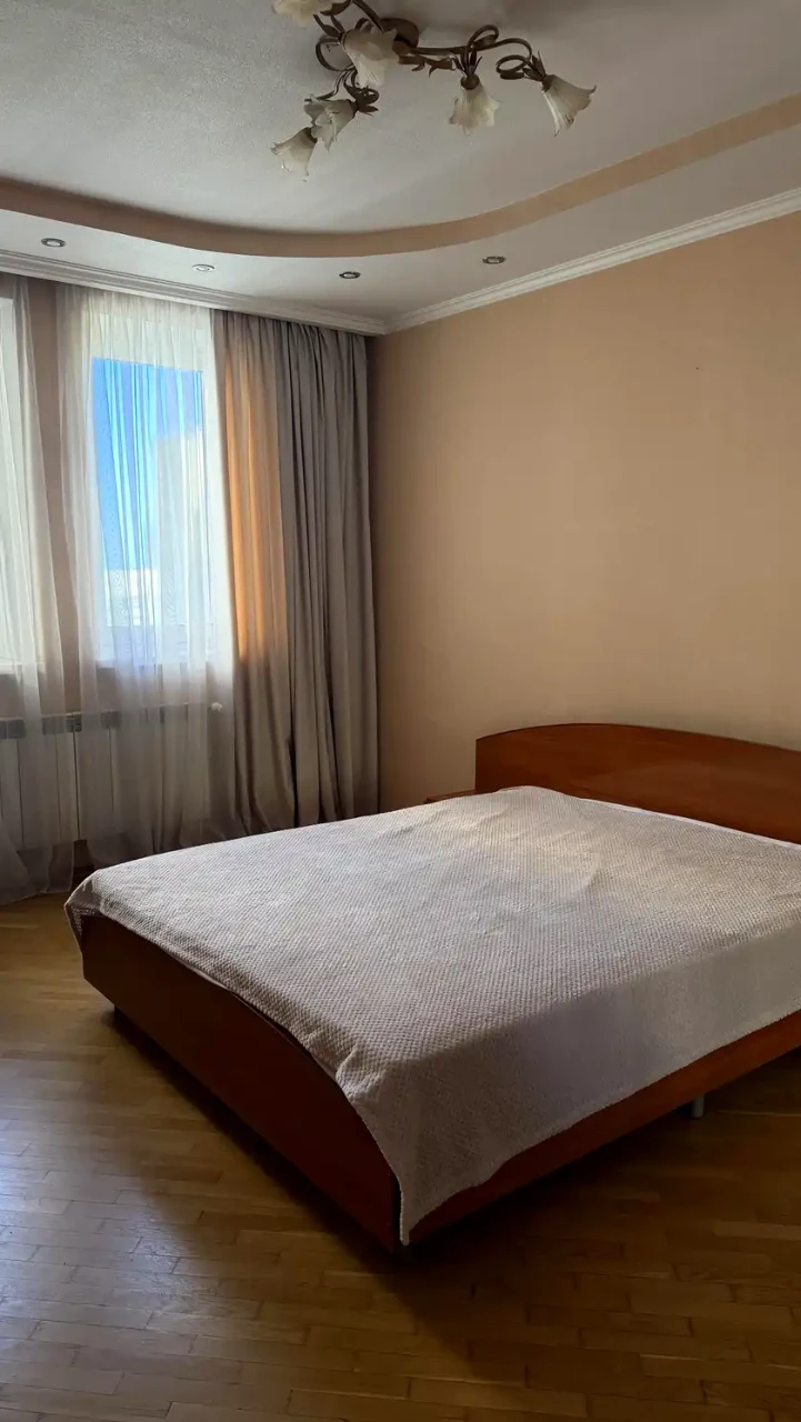 Продаж квартири 3-кімн. 92 м² 11/16 пов.