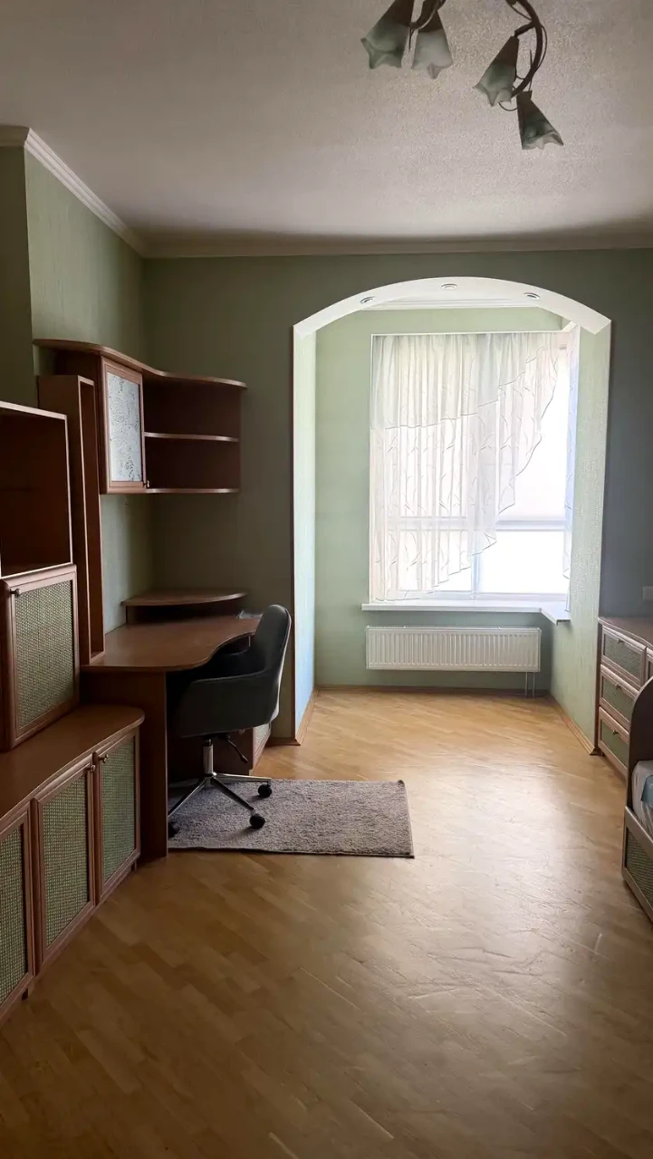 Продаж квартири 3-кімн. 92 м² 11/16 пов.