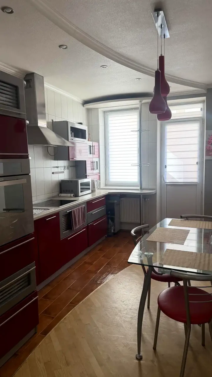 Продаж квартири 3-кімн. 92 м² 11/16 пов.