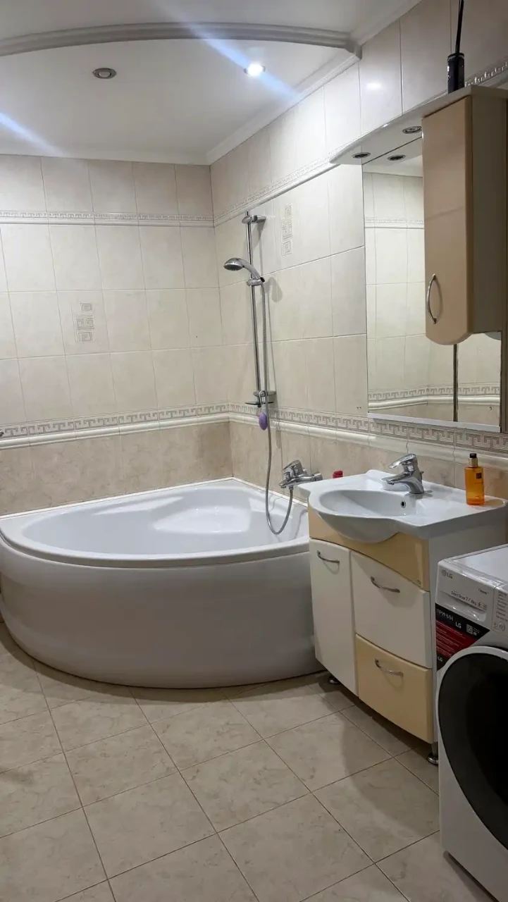 Продаж квартири 3-кімн. 92 м² 11/16 пов.