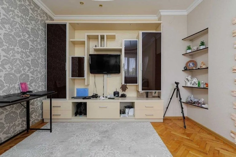 Продаж 3-кімнатної квартири з гаражем — вул. Городоцька, 200
