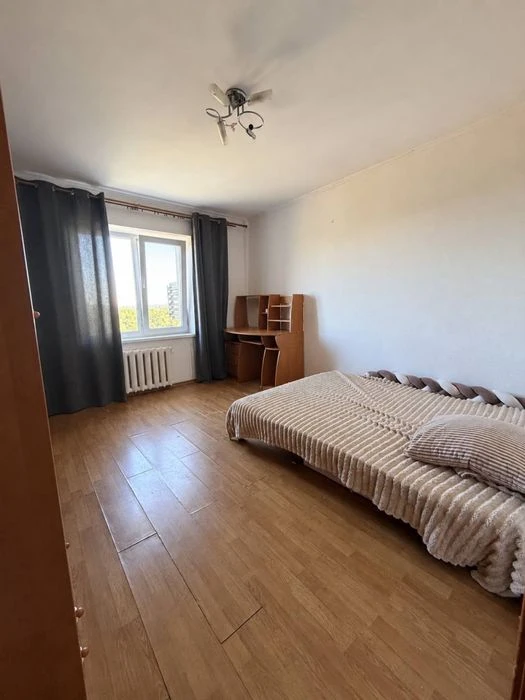 Продаж 2-кім. кв. Набережна Перемоги , житловий стан 8 повер