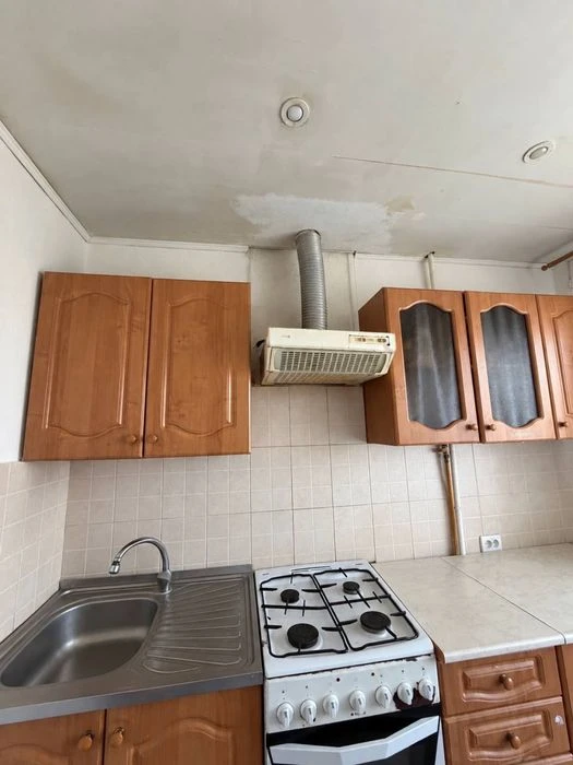 Продаж 2-кім. кв. Набережна Перемоги , житловий стан 8 повер