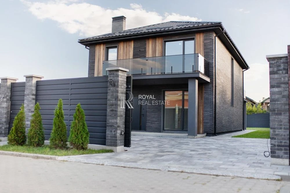 Продаж Будинок Київ КМ «Щастя» 5 кімнат 200 м² 8 соток Тепла