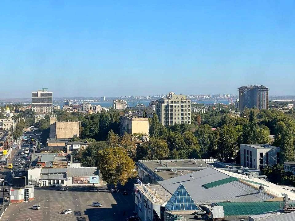 Квартира. Одеса, Середньофонтанська вул.