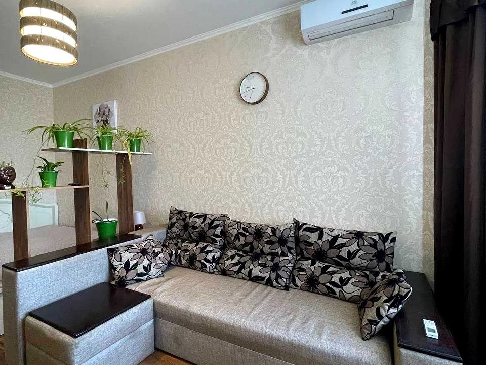 Квартира. Одеса, Середньофонтанська вул.
