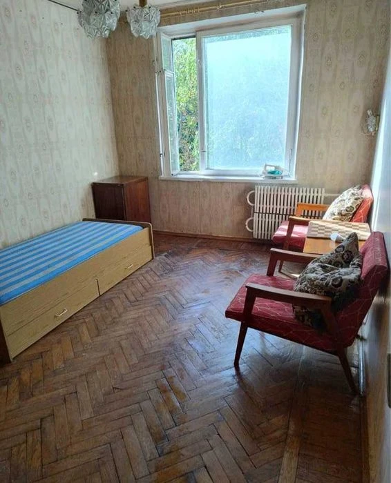 Продам 3к.квартира на 4 поверсі цегляного будинку за 31800.