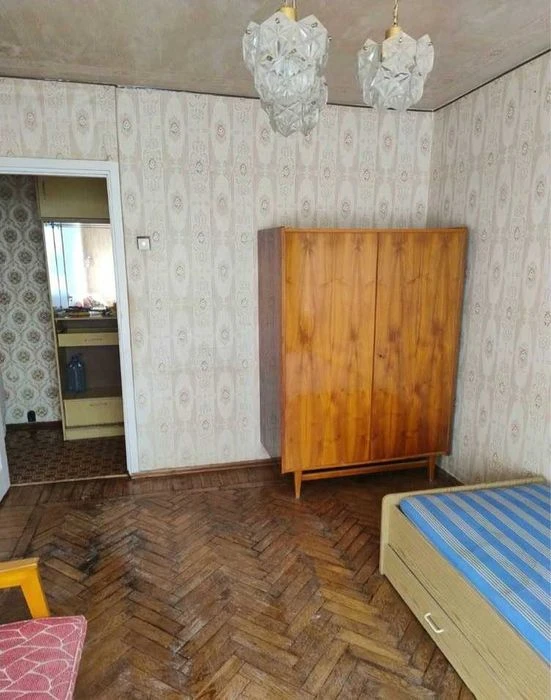 Продам 3к.квартира на 4 поверсі цегляного будинку за 31800.